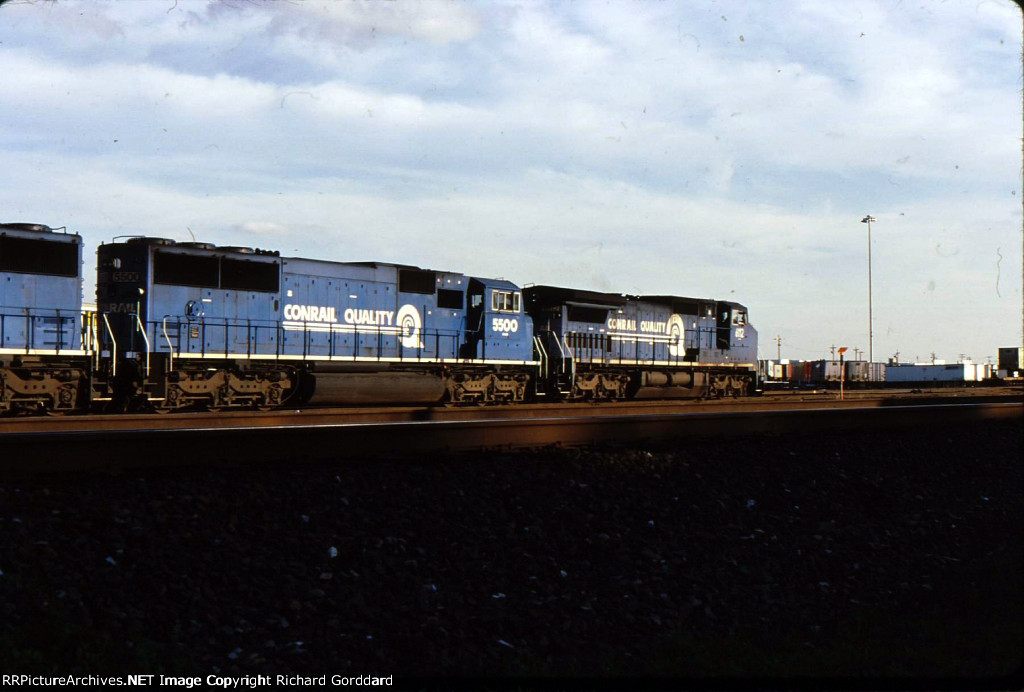 Hot Shot Intermodal train arrives at the Yard